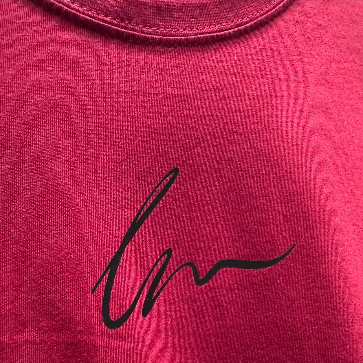 camiseta-corporativa-granate-logotipo-la-unisex-detalle